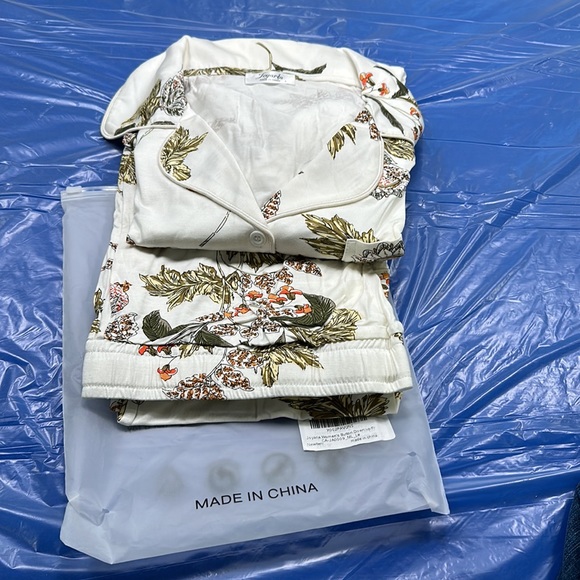 NWT-Joyaria Women Bamboo Super Soft Comfy Long Sleeve Button Down Pajama Set - Picture 9 of 11